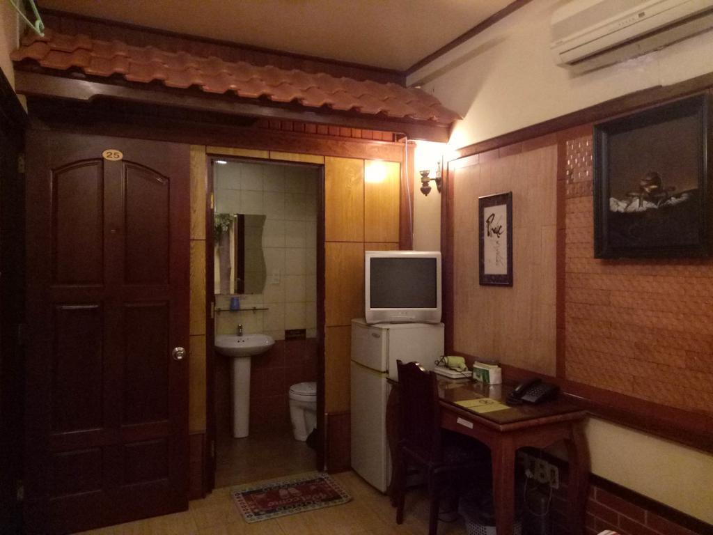 Bee Saigon Hotel Хошимин Экстерьер фото